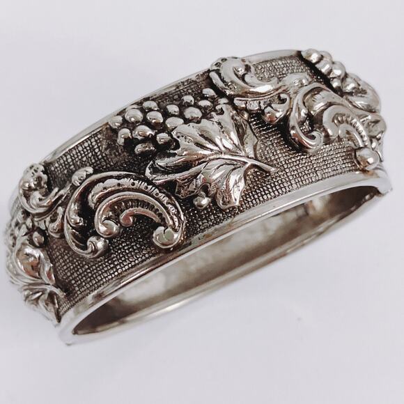 VTG Mid Century Hinged Bangle Grapevine Scroll 1950s Ornate Silver Tone Bracelet - Picture 13 of 13